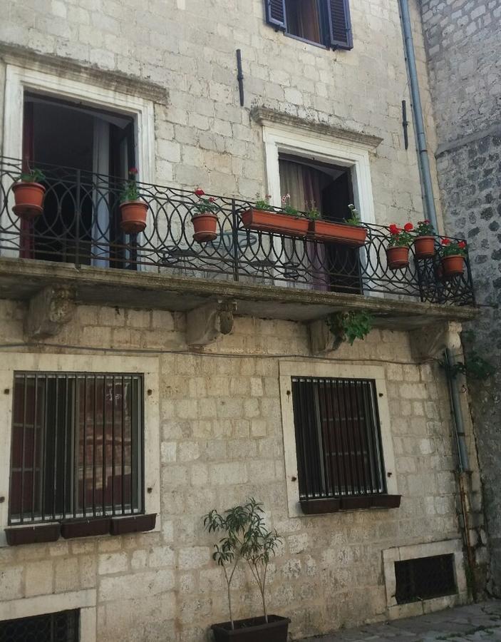 Guesthouse Nikoleta Kotor Exterior photo